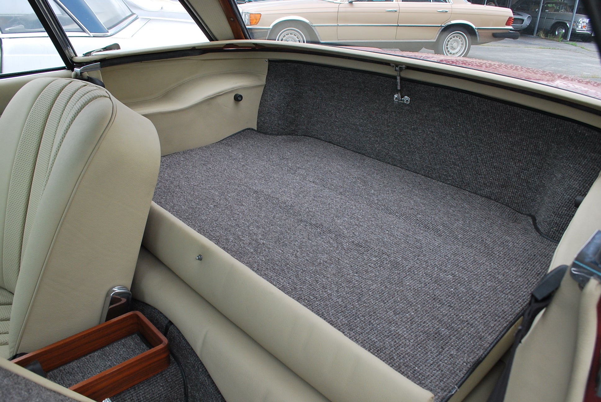 U240-060 Carpet Set for California Coupe, German Square-Weave
