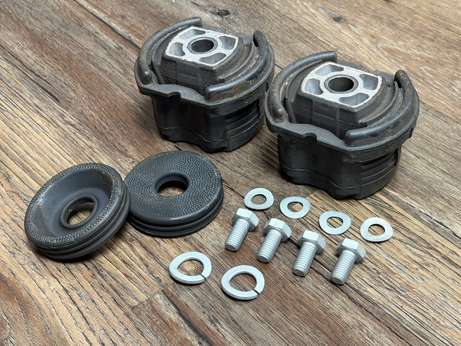 D335-279 Rear Subframe Mount Kit - Original