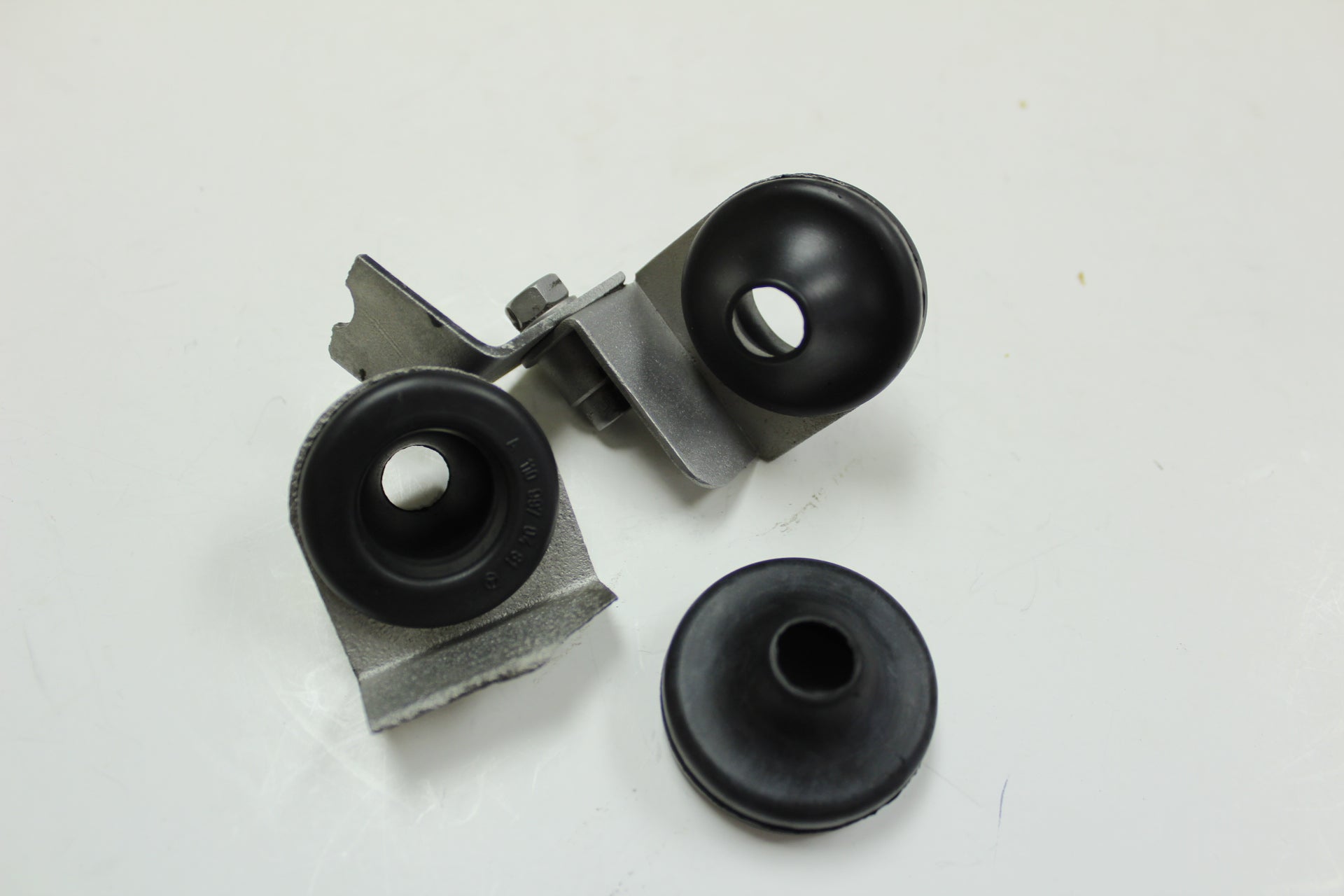 O240-181 Grommet For Bracket That Holds Starter Wire At Oil Pan