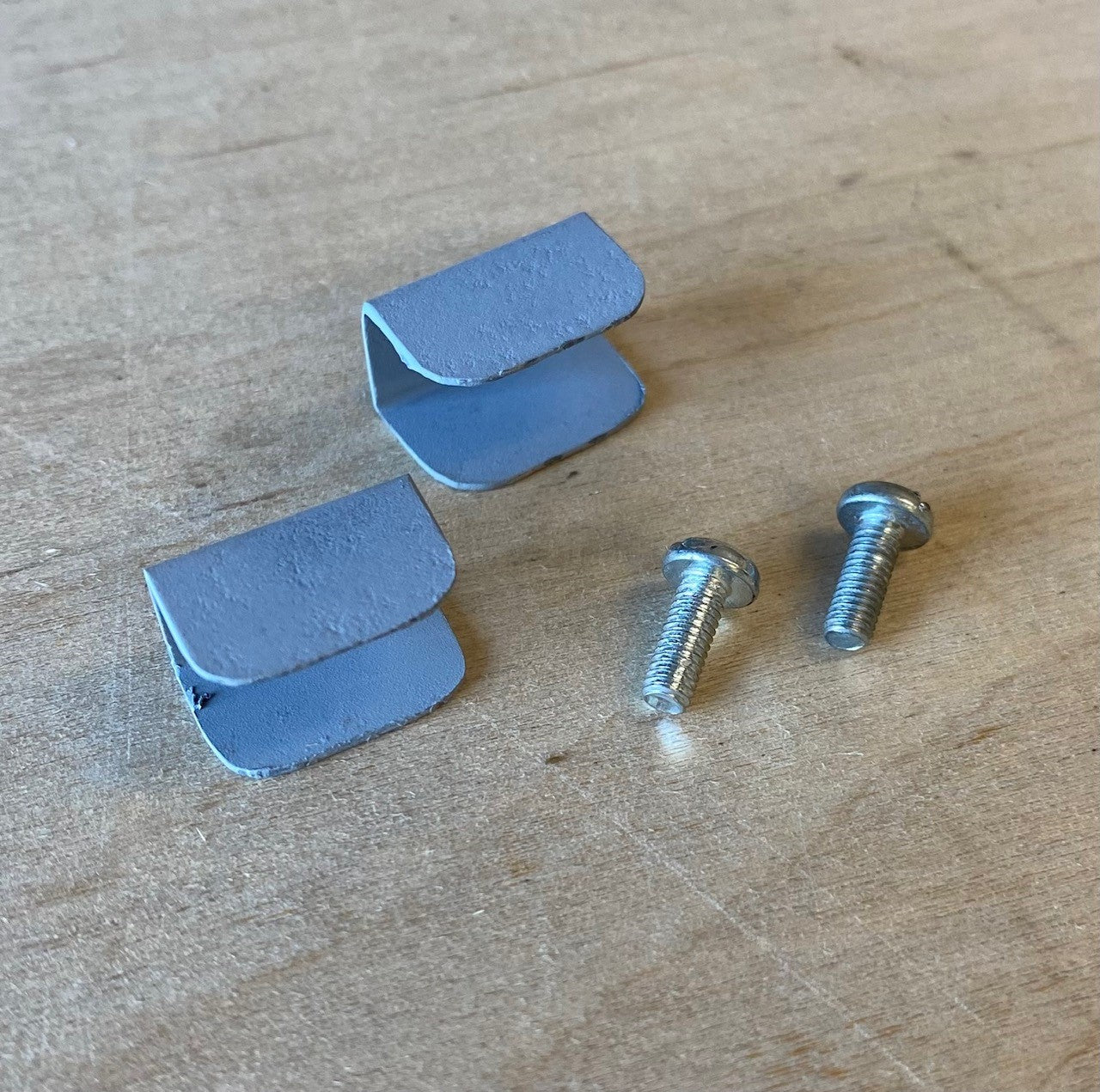 J147-022 - 190SL Logo Attaching Kit