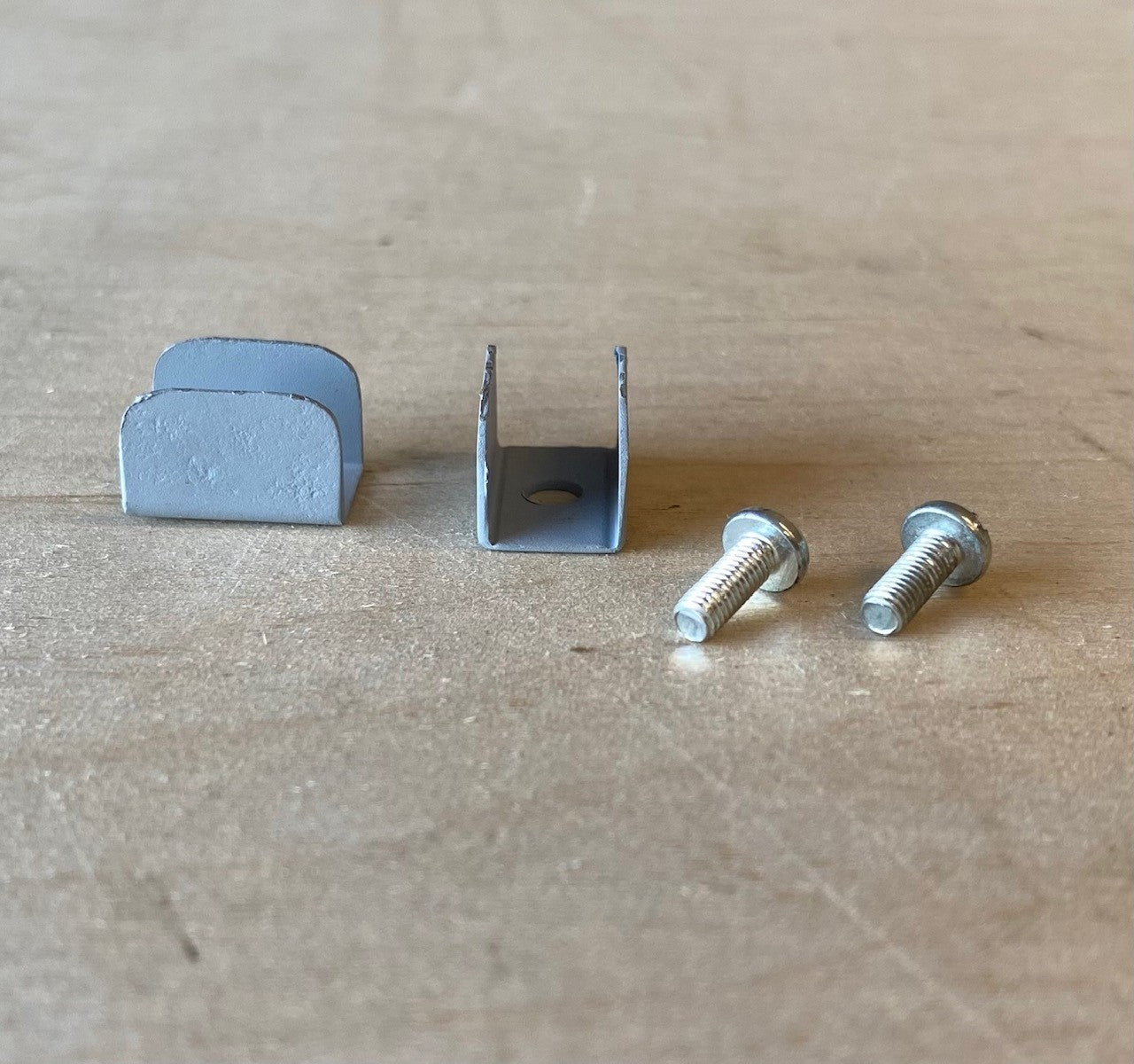 J147-022 - 190SL Logo Attaching Kit