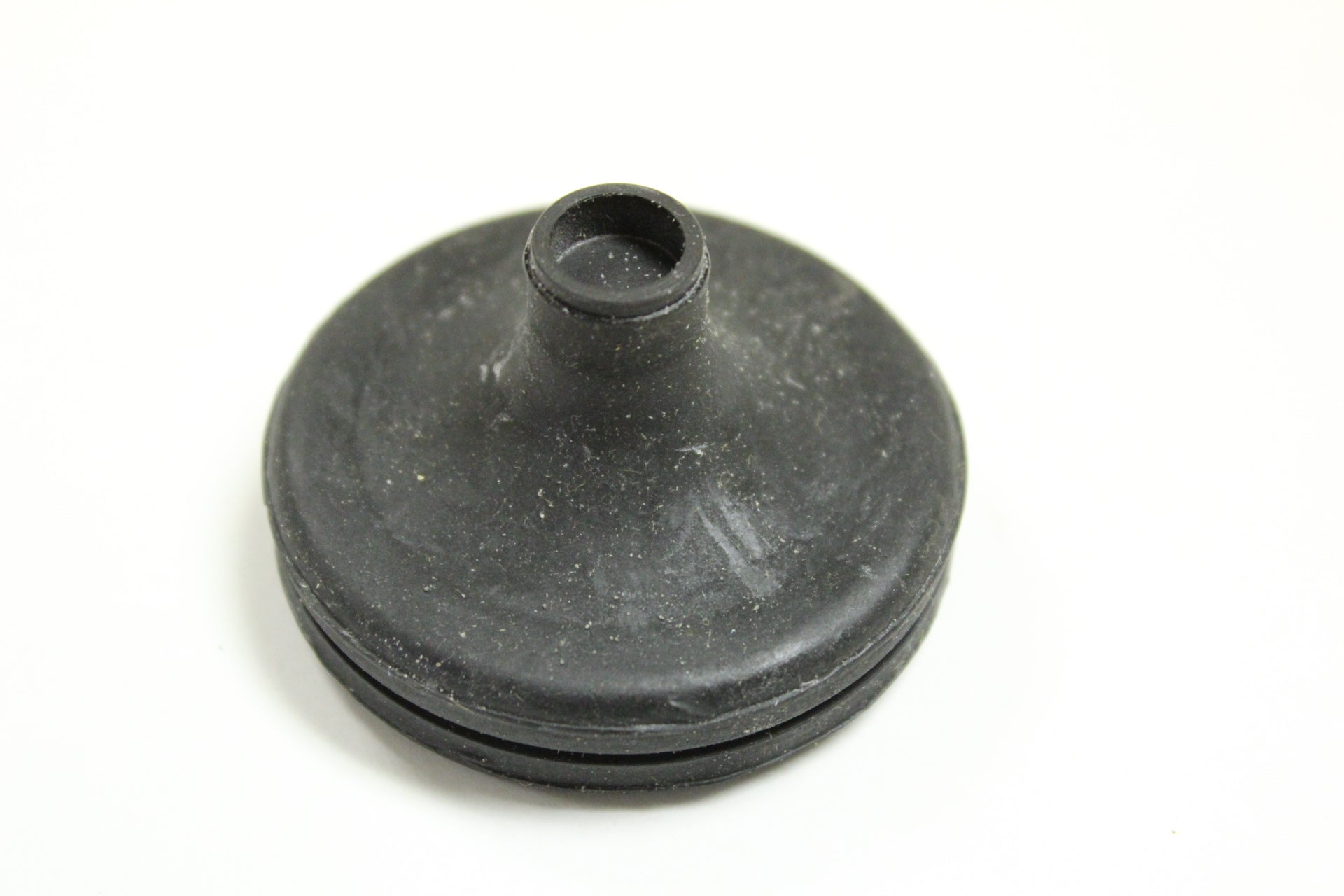 Q129-136 - Grommet-brake booster tray