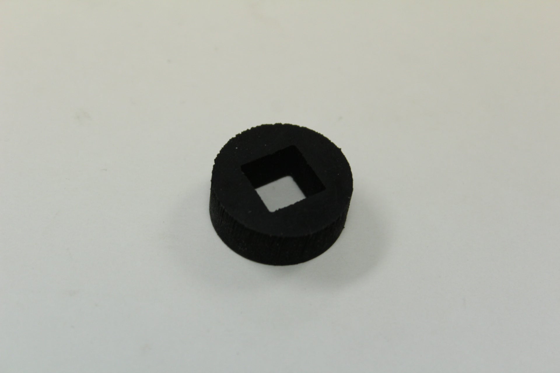 Q136-031A - Grommet-radiator support