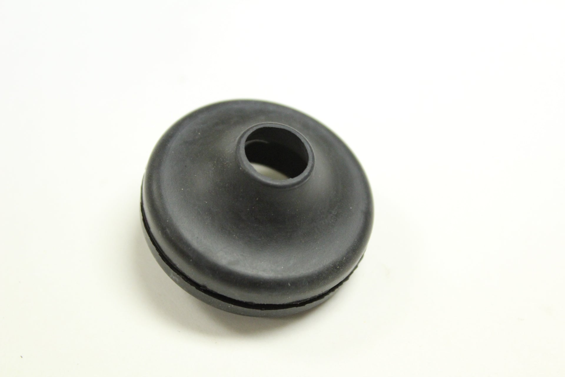 Q136-207 - Grommet for speedo cable at frame