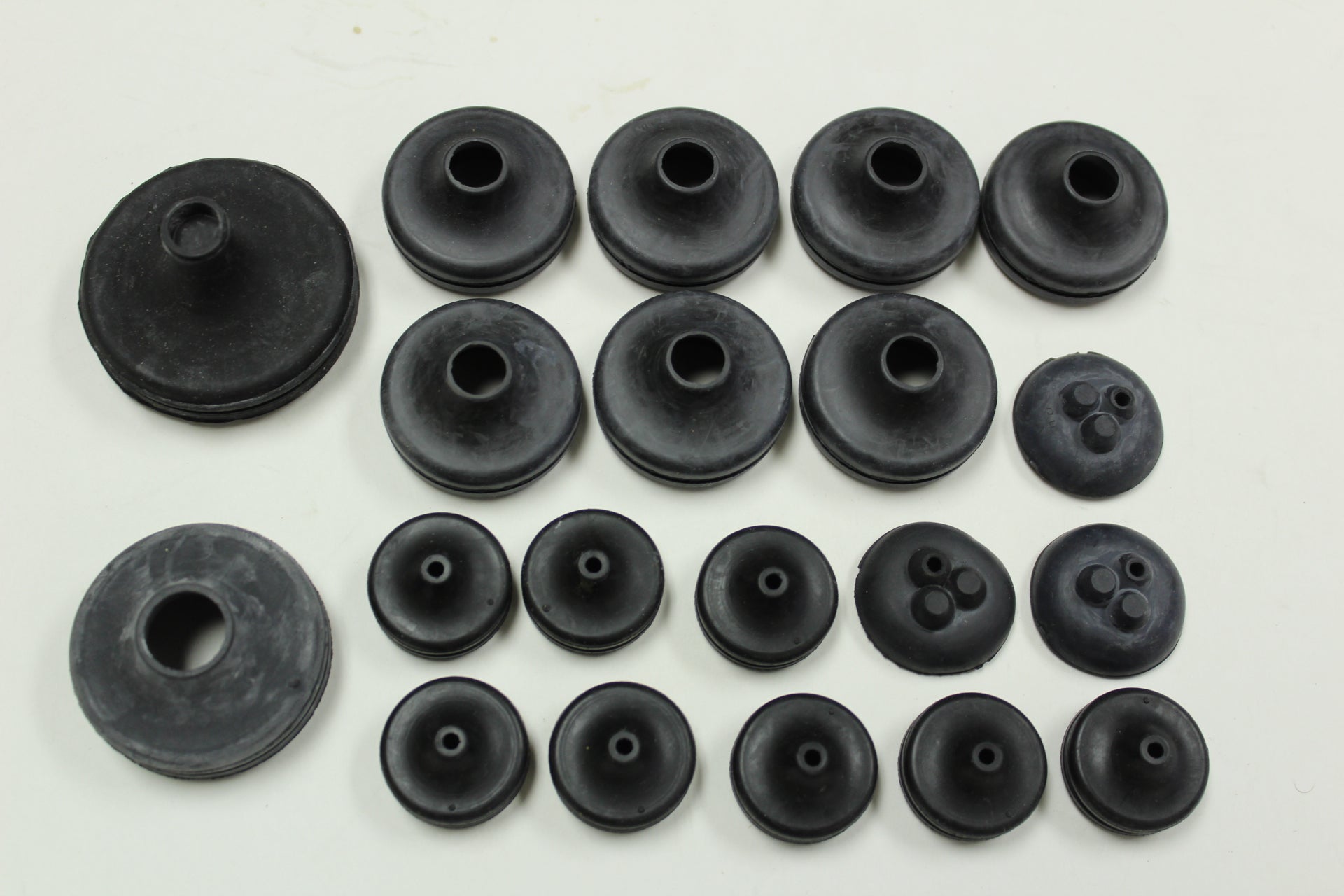 Q136-300 - Firewall Grommet package