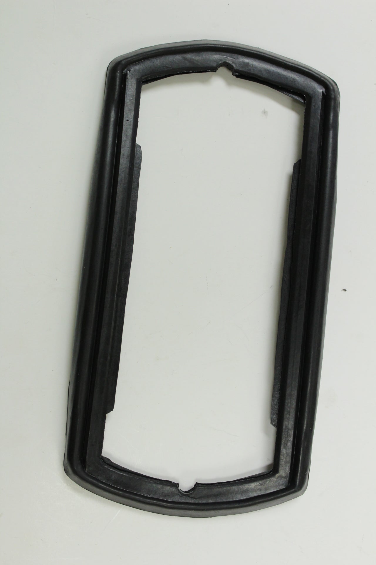 Q148-126L - Tail Light Lens Seal (Late)