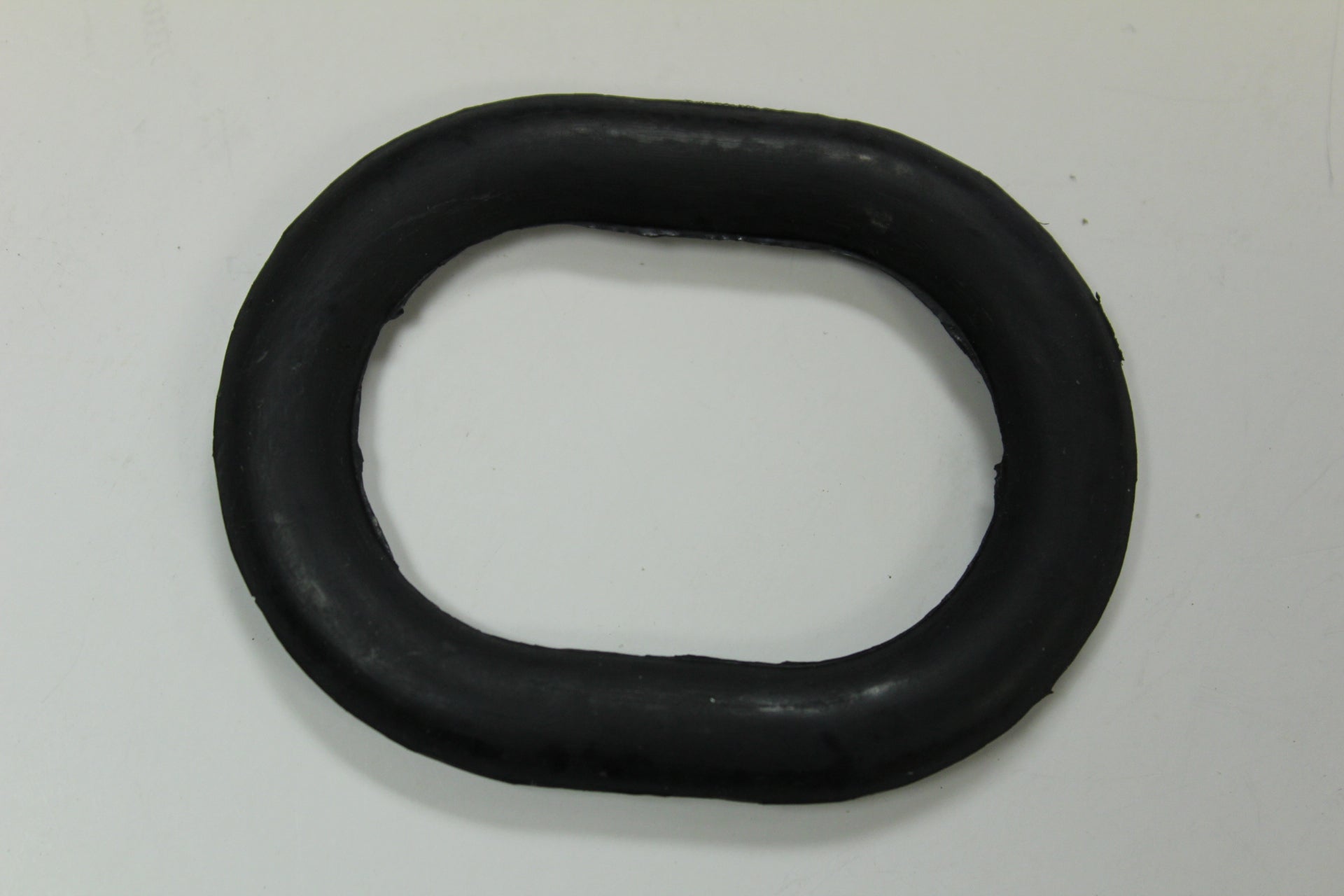 Q150-027 Bumper Bracket Rubber, Front