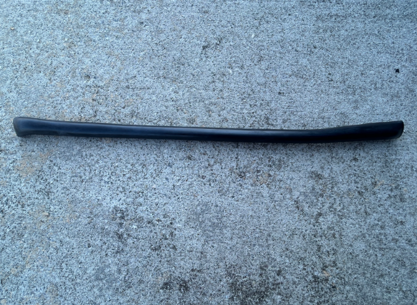 G389-001 - Euro Model - Front Bumper Seal, Right