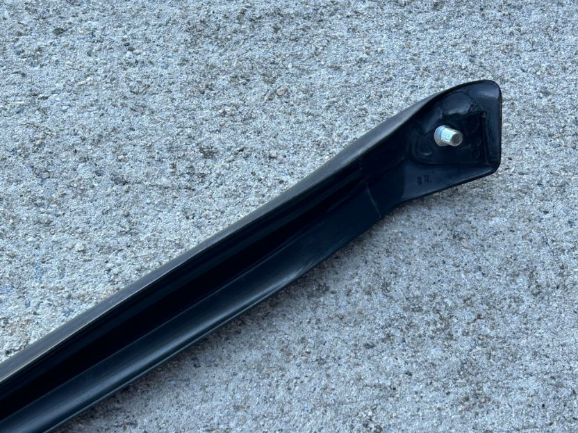 G389-001 - Euro Model - Front Bumper Seal, Right