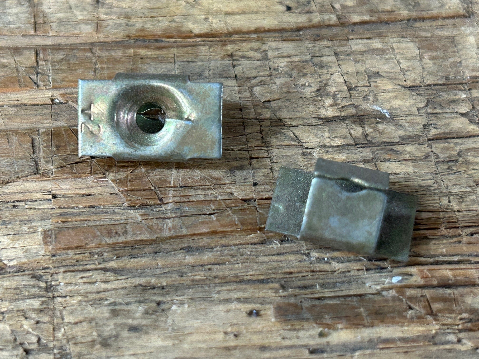 J151-037 - 190SL Grille Clips
