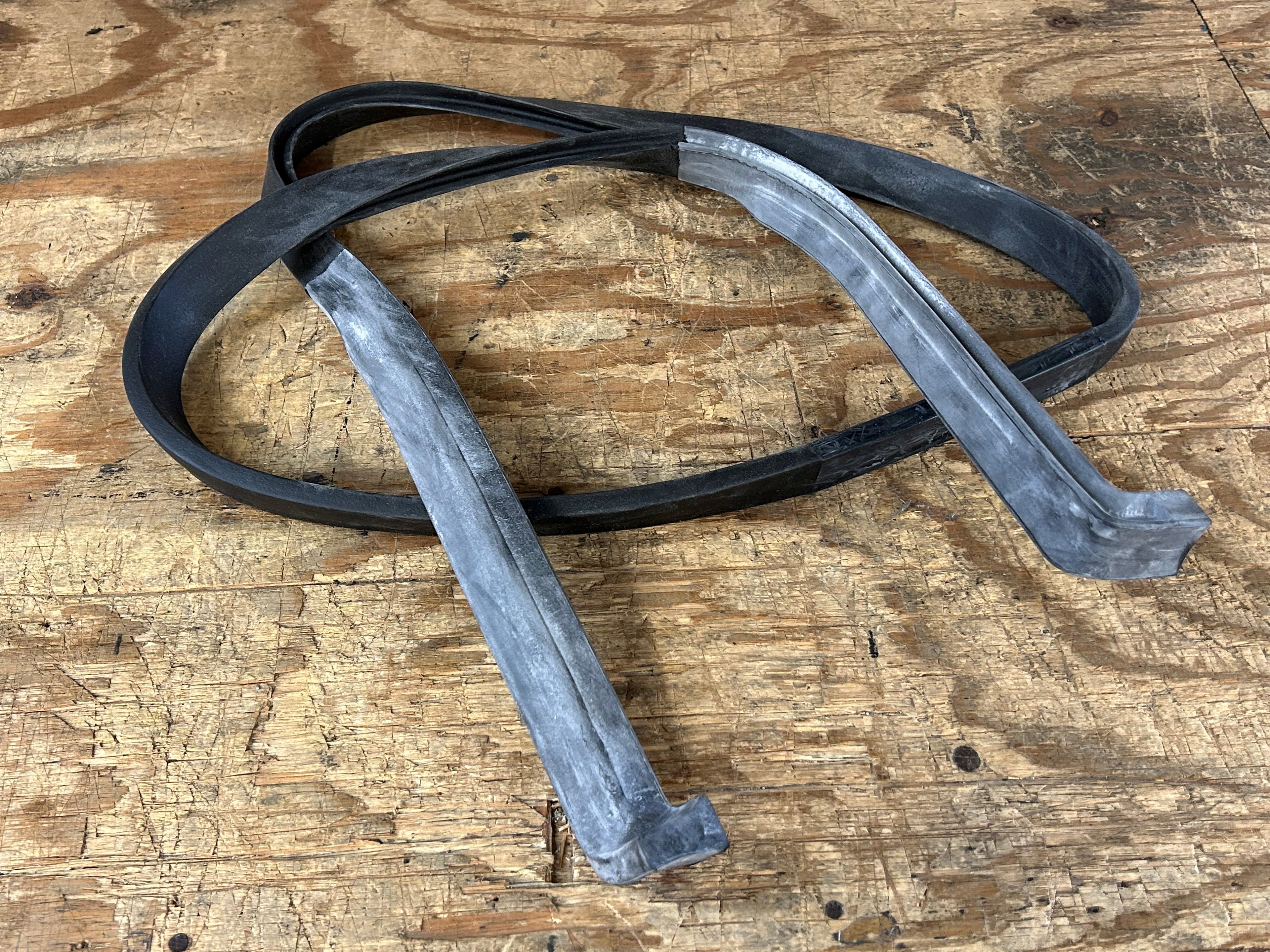 O240-014 - Hatch Cover Seal - California Coupe)
