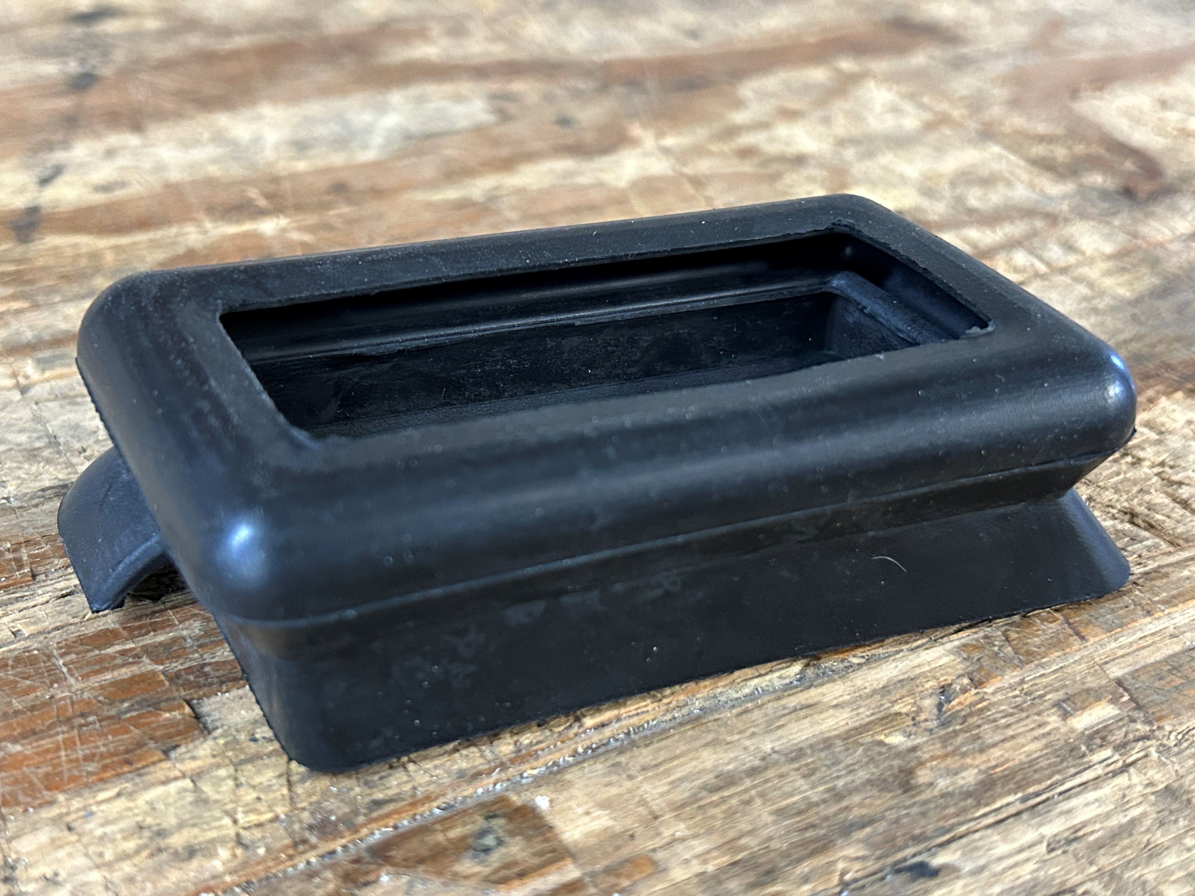 G372-105L Door Panel Air Duct Grommet, Left